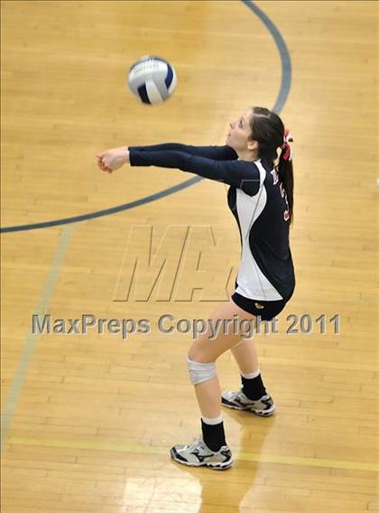 Thumbnail 3 in La Salle vs. St. Lucy's (CIF SS D2AA Final) photogallery.