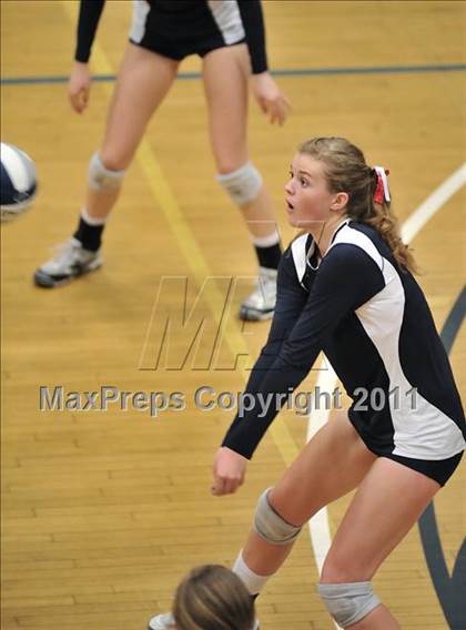 Thumbnail 3 in La Salle vs. St. Lucy's (CIF SS D2AA Final) photogallery.
