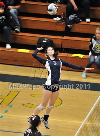 Thumbnail 1 in La Salle vs. St. Lucy's (CIF SS D2AA Final) photogallery.