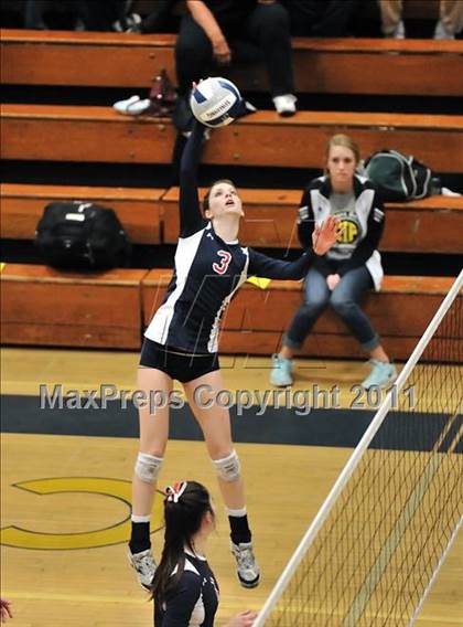 Thumbnail 2 in La Salle vs. St. Lucy's (CIF SS D2AA Final) photogallery.