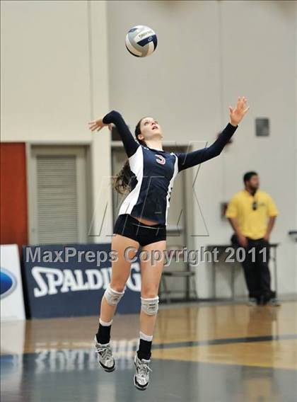 Thumbnail 3 in La Salle vs. St. Lucy's (CIF SS D2AA Final) photogallery.