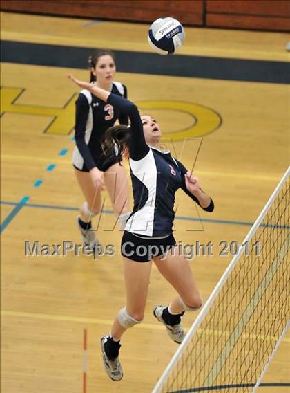 Thumbnail 3 in La Salle vs. St. Lucy's (CIF SS D2AA Final) photogallery.
