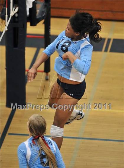 Thumbnail 3 in La Salle vs. St. Lucy's (CIF SS D2AA Final) photogallery.