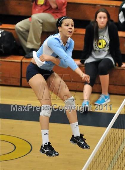 Thumbnail 3 in La Salle vs. St. Lucy's (CIF SS D2AA Final) photogallery.