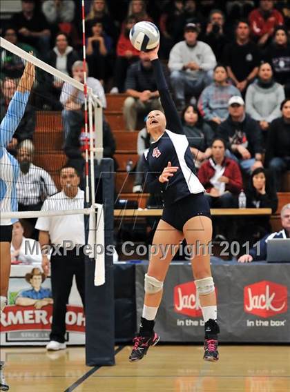 Thumbnail 3 in La Salle vs. St. Lucy's (CIF SS D2AA Final) photogallery.