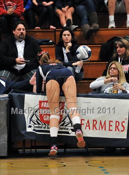 Thumbnail 3 in La Salle vs. St. Lucy's (CIF SS D2AA Final) photogallery.