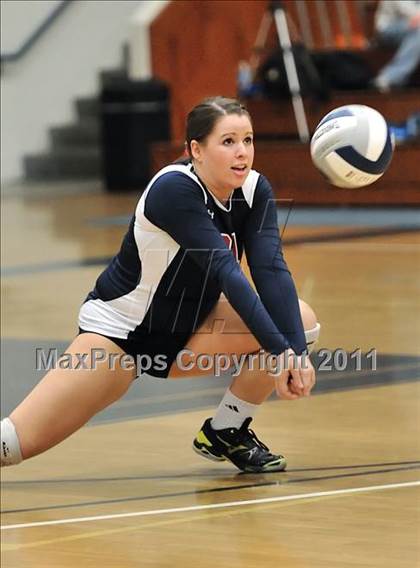 Thumbnail 2 in La Salle vs. St. Lucy's (CIF SS D2AA Final) photogallery.