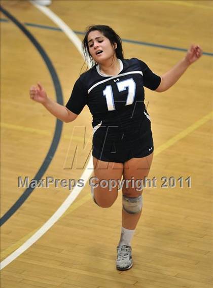 Thumbnail 3 in La Salle vs. St. Lucy's (CIF SS D2AA Final) photogallery.