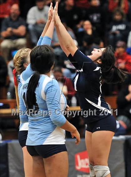 Thumbnail 1 in La Salle vs. St. Lucy's (CIF SS D2AA Final) photogallery.