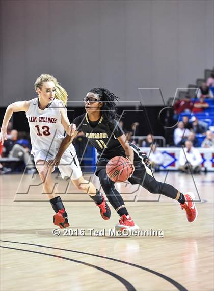 Thumbnail 3 in Russellville vs. Jonesboro (AAA 6A Final) photogallery.