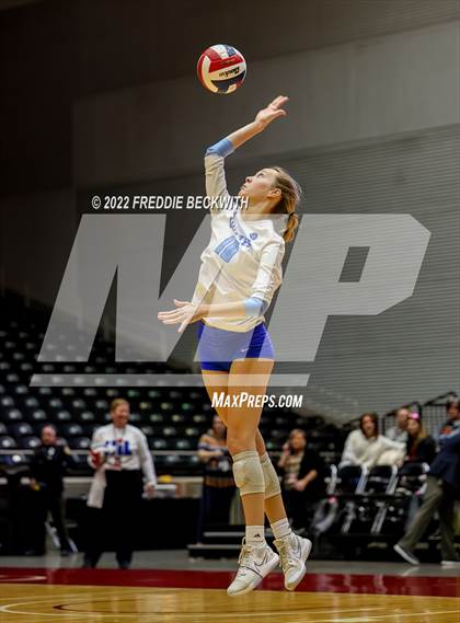 Thumbnail 1 in Columbus vs. Gunter (UIL 3A Semifinal) photogallery.