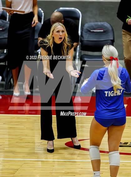 Thumbnail 3 in Columbus vs. Gunter (UIL 3A Semifinal) photogallery.