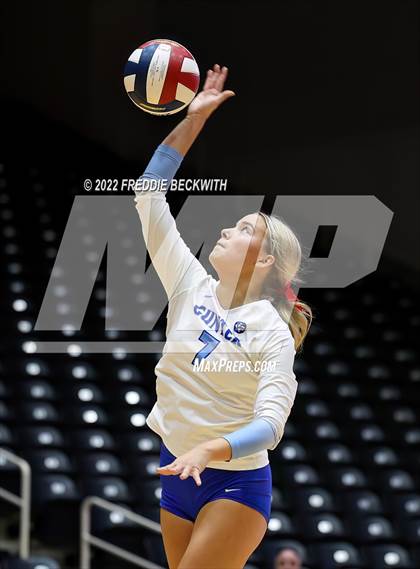 Thumbnail 2 in Columbus vs. Gunter (UIL 3A Semifinal) photogallery.