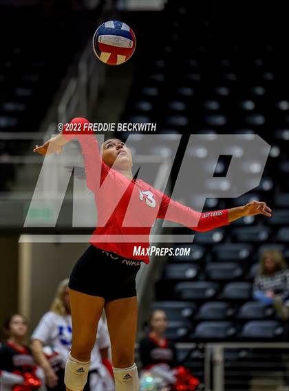 Thumbnail 1 in Columbus vs. Gunter (UIL 3A Semifinal) photogallery.