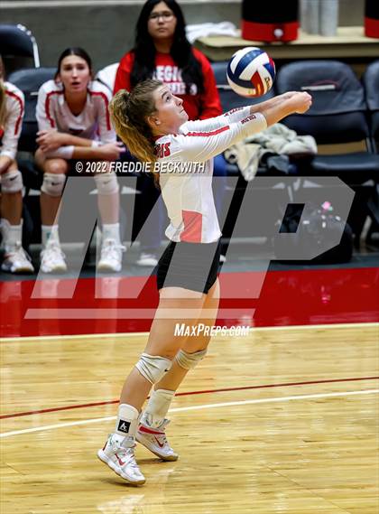 Thumbnail 1 in Columbus vs. Gunter (UIL 3A Semifinal) photogallery.