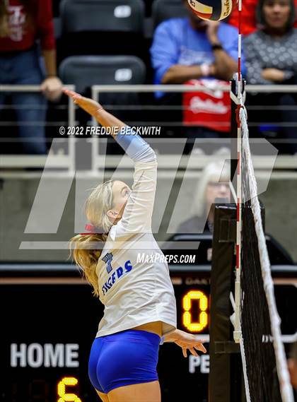 Thumbnail 1 in Columbus vs. Gunter (UIL 3A Semifinal) photogallery.
