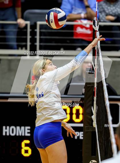Thumbnail 2 in Columbus vs. Gunter (UIL 3A Semifinal) photogallery.
