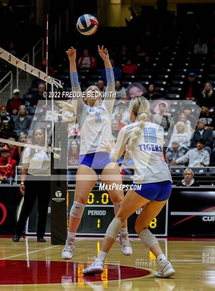 Thumbnail 1 in Columbus vs. Gunter (UIL 3A Semifinal) photogallery.
