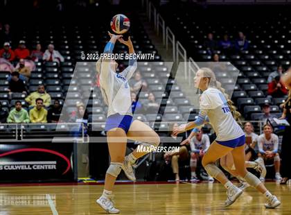 Thumbnail 2 in Columbus vs. Gunter (UIL 3A Semifinal) photogallery.