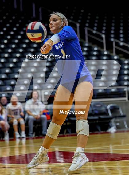 Thumbnail 2 in Columbus vs. Gunter (UIL 3A Semifinal) photogallery.