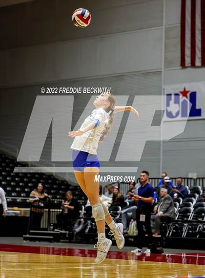 Thumbnail 1 in Columbus vs. Gunter (UIL 3A Semifinal) photogallery.