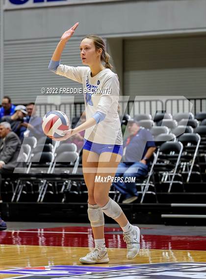 Thumbnail 2 in Columbus vs. Gunter (UIL 3A Semifinal) photogallery.