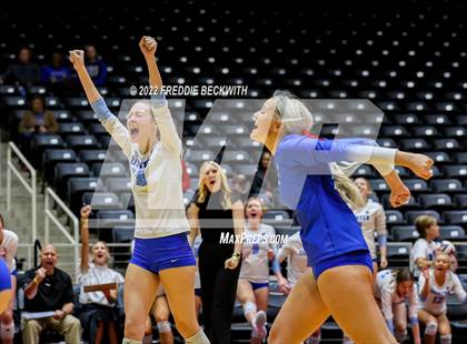 Thumbnail 1 in Columbus vs. Gunter (UIL 3A Semifinal) photogallery.