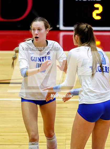 Thumbnail 2 in Columbus vs. Gunter (UIL 3A Semifinal) photogallery.