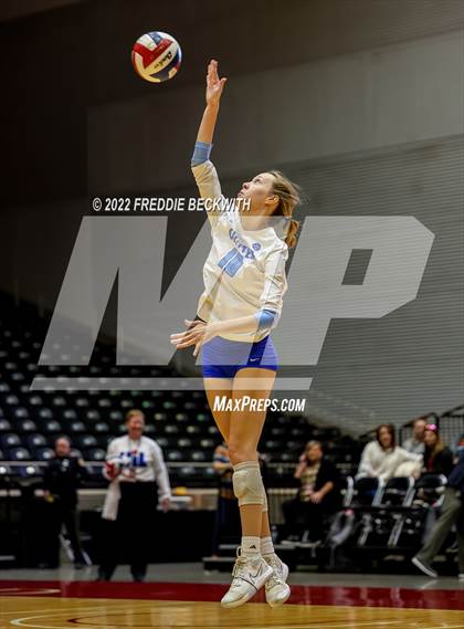 Thumbnail 2 in Columbus vs. Gunter (UIL 3A Semifinal) photogallery.