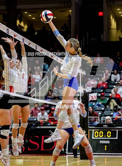 Thumbnail 1 in Columbus vs. Gunter (UIL 3A Semifinal) photogallery.
