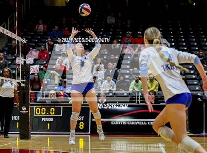 Thumbnail 2 in Columbus vs. Gunter (UIL 3A Semifinal) photogallery.