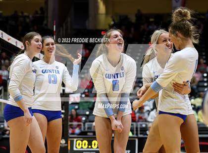 Thumbnail 2 in Columbus vs. Gunter (UIL 3A Semifinal) photogallery.