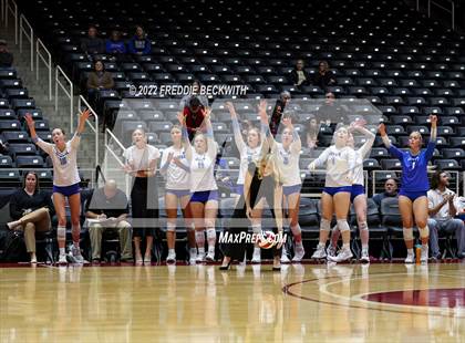 Thumbnail 1 in Columbus vs. Gunter (UIL 3A Semifinal) photogallery.