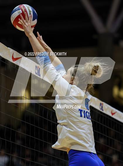 Thumbnail 3 in Columbus vs. Gunter (UIL 3A Semifinal) photogallery.