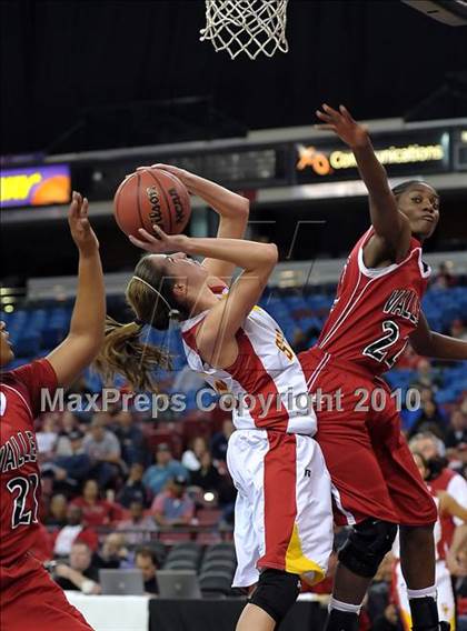Thumbnail 3 in Vallejo vs. St. Francis (CIF SJS D2 Final) photogallery.