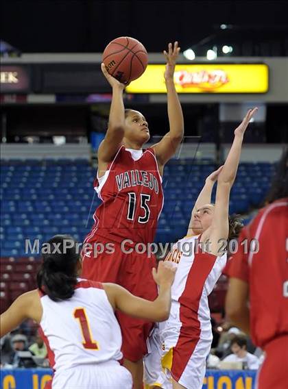 Thumbnail 1 in Vallejo vs. St. Francis (CIF SJS D2 Final) photogallery.