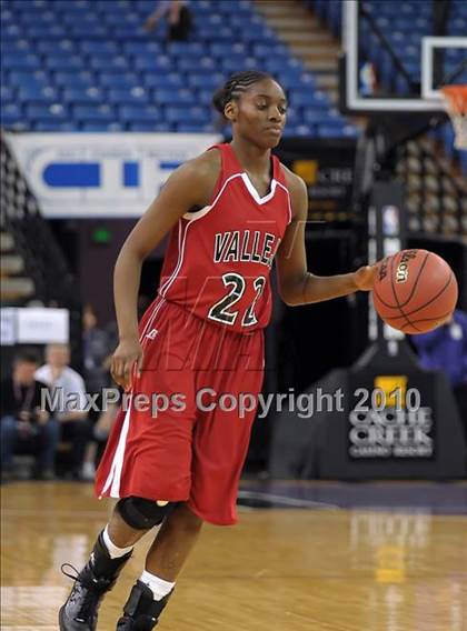 Thumbnail 2 in Vallejo vs. St. Francis (CIF SJS D2 Final) photogallery.