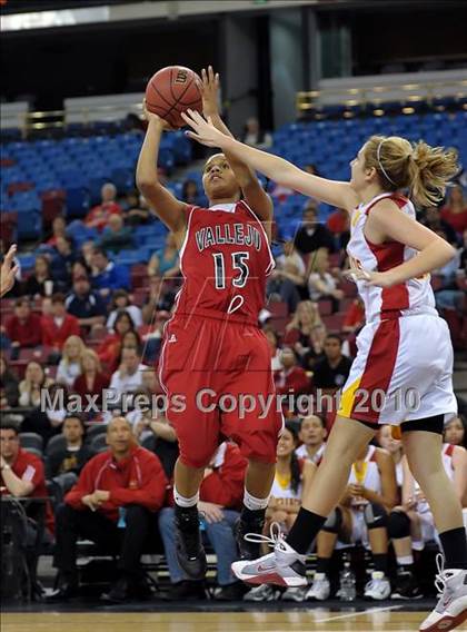 Thumbnail 3 in Vallejo vs. St. Francis (CIF SJS D2 Final) photogallery.