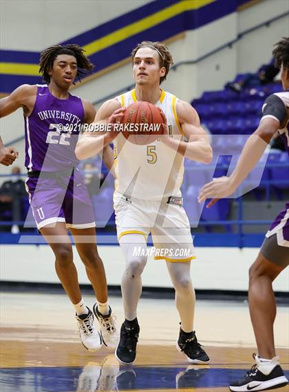 Thumbnail 3 in University vs. Crandall (UIL 5A Bi-District) photogallery.