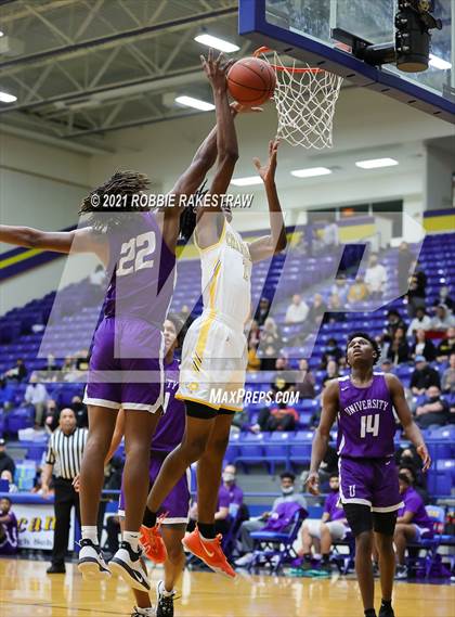 Thumbnail 3 in University vs. Crandall (UIL 5A Bi-District) photogallery.