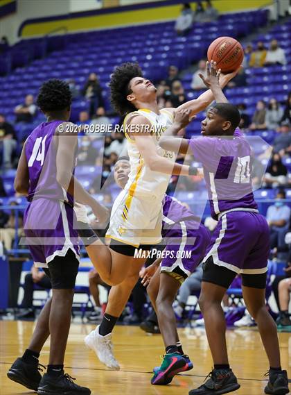 Thumbnail 1 in University vs. Crandall (UIL 5A Bi-District) photogallery.