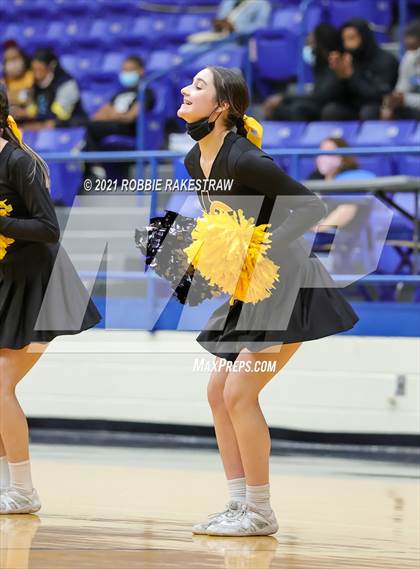 Thumbnail 2 in University vs. Crandall (UIL 5A Bi-District) photogallery.