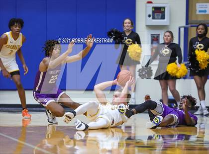 Thumbnail 3 in University vs. Crandall (UIL 5A Bi-District) photogallery.
