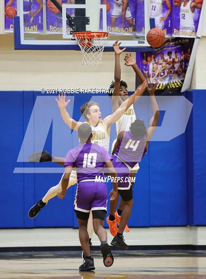 Thumbnail 2 in University vs. Crandall (UIL 5A Bi-District) photogallery.