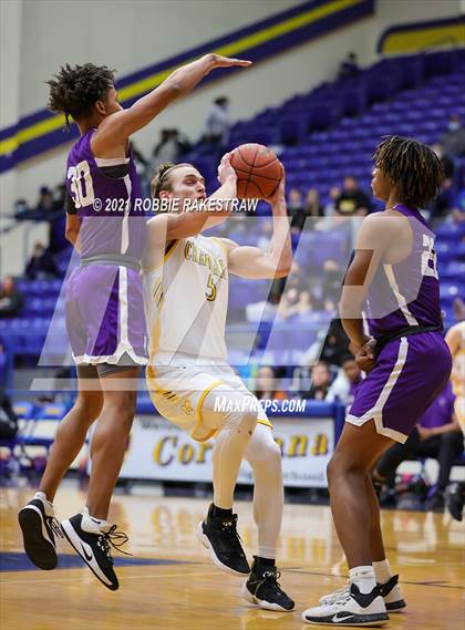 Thumbnail 3 in University vs. Crandall (UIL 5A Bi-District) photogallery.
