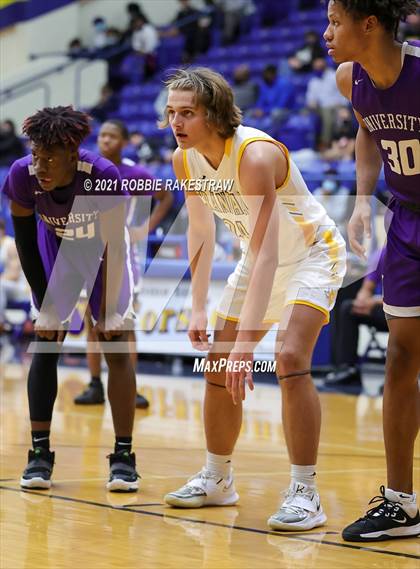Thumbnail 1 in University vs. Crandall (UIL 5A Bi-District) photogallery.