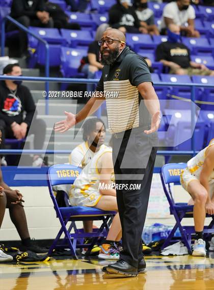 Thumbnail 1 in University vs. Crandall (UIL 5A Bi-District) photogallery.