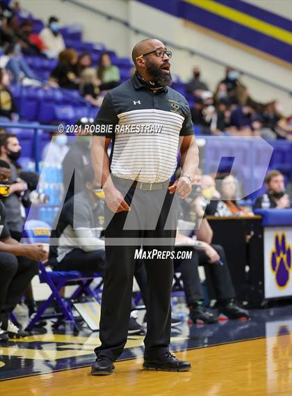 Thumbnail 2 in University vs. Crandall (UIL 5A Bi-District) photogallery.
