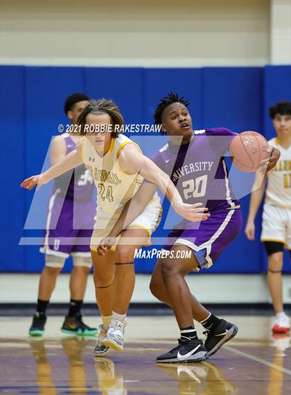 Thumbnail 1 in University vs. Crandall (UIL 5A Bi-District) photogallery.