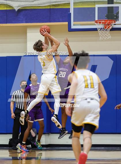 Thumbnail 1 in University vs. Crandall (UIL 5A Bi-District) photogallery.